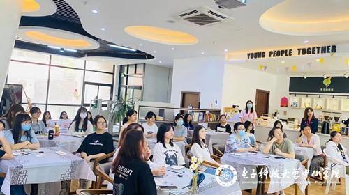 非遺文化進校園 圖書館搭建文化藝術(shù)交流新橋梁